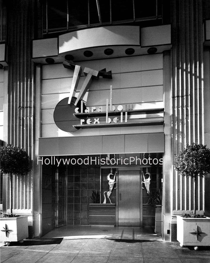It Cafe 1938 Hollywood Plaza Hotel Vine St.jpg